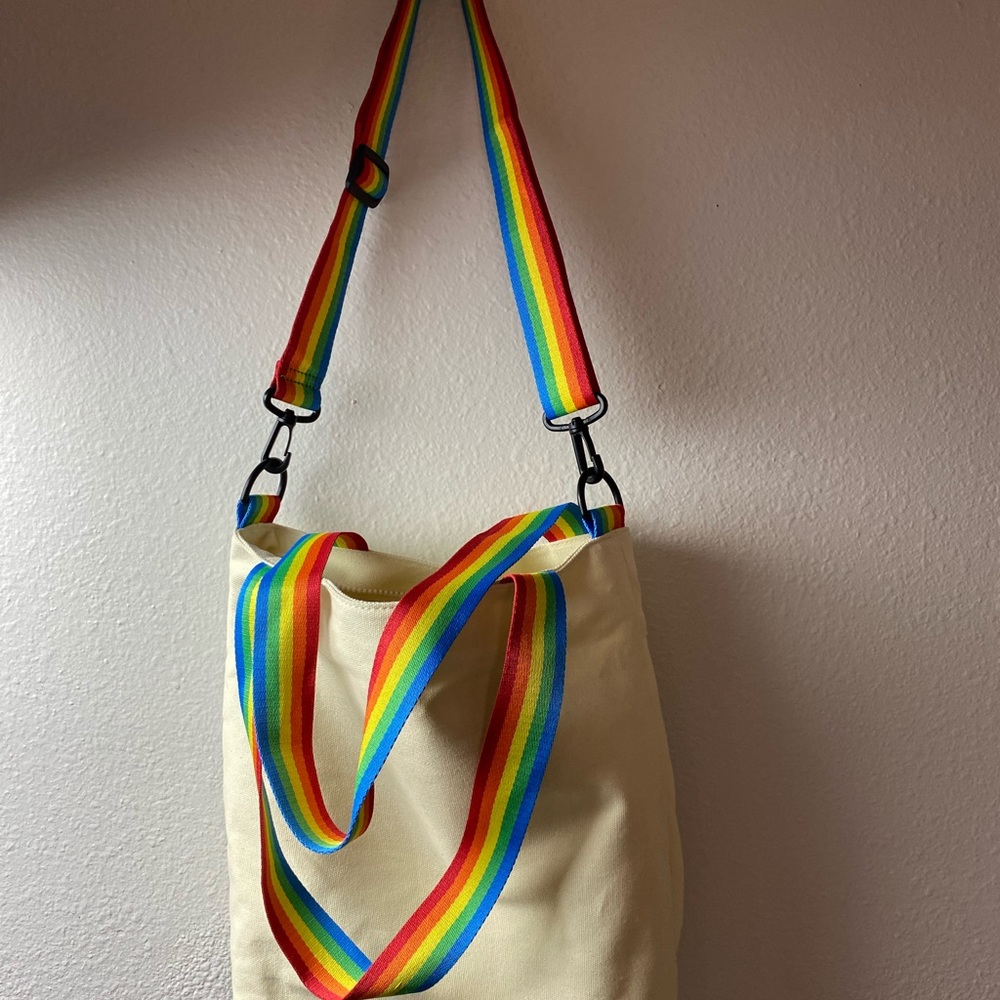 Rainbow stripe heart print tote - Picture 7 of 9